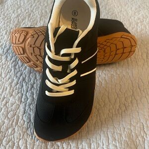 Women’s Grand Attack Barefoot Shoes NWT size 8